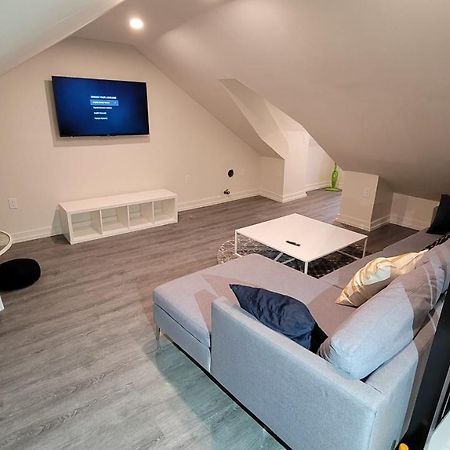 Lovely 2 Level Suite Hamilton Exterior photo